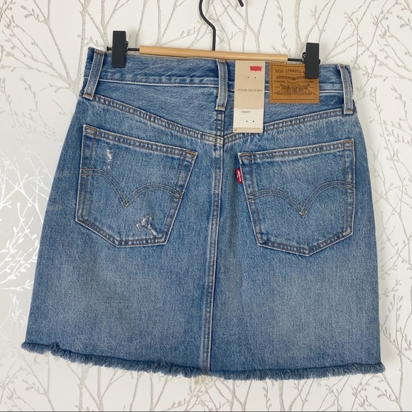 LEVI’S Deconstructed Iconic Boyfriend Mini Jean Skirt NWT Size 26 - Picture 4 of 12